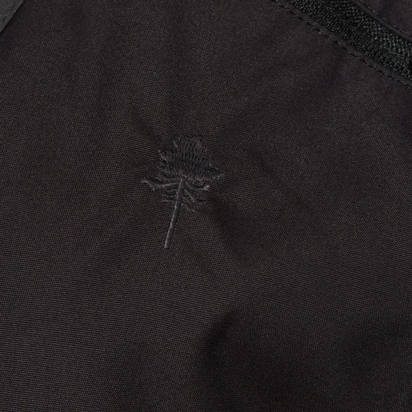 pinewood-weste-dog-sports-2-0-schwarz-dark-anthracite-frauen-ansicht-4