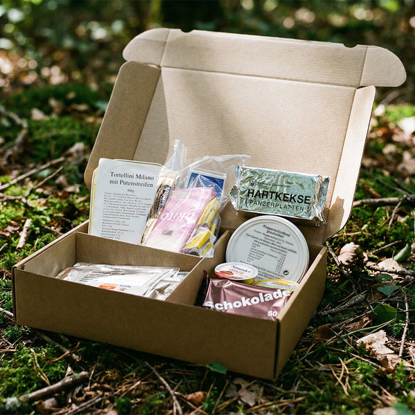 EPA Einmannpackung auf dem Waldboden.