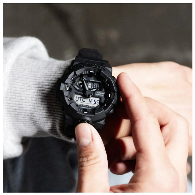g-shock-armbanduhr-ga-700bce-1aer-ansicht-3