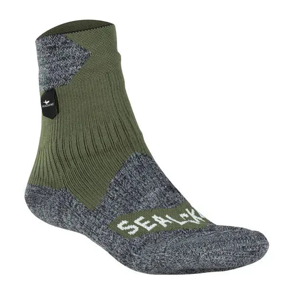 sealskinz-socken-bircham-oliv-grau-ansicht-1