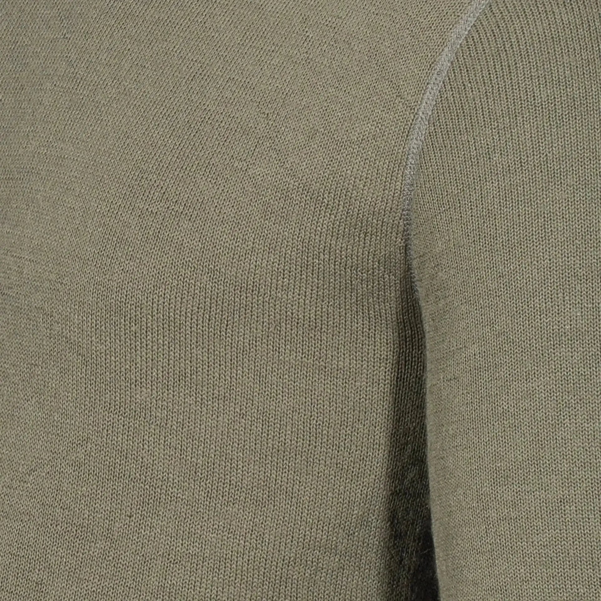 woolpower-unterhemd-crewneck-longsleeve-200-pine-green-ansicht-4