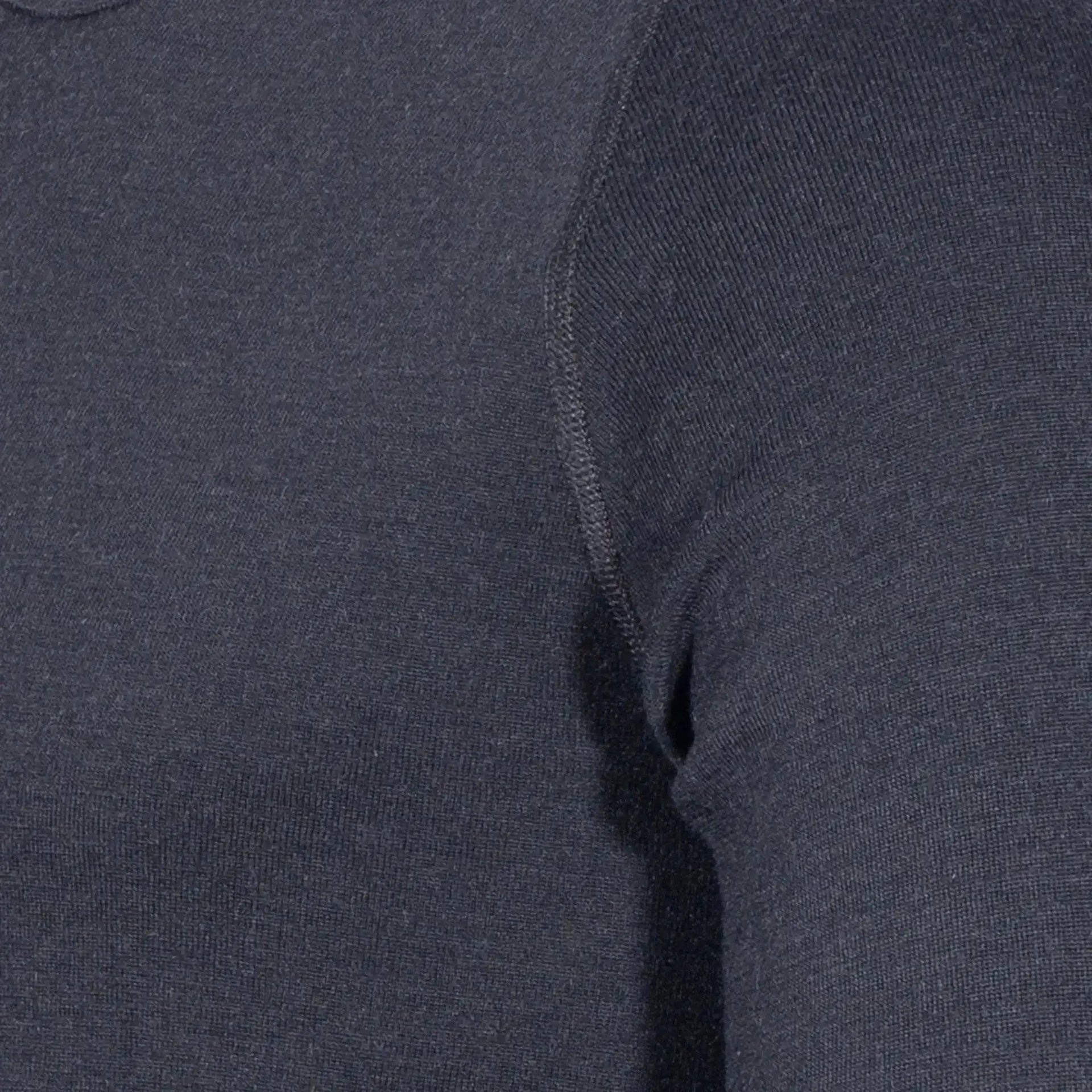 woolpower-lite-unterhemd-crewneck-longsleeve-schwarz-ansicht-4