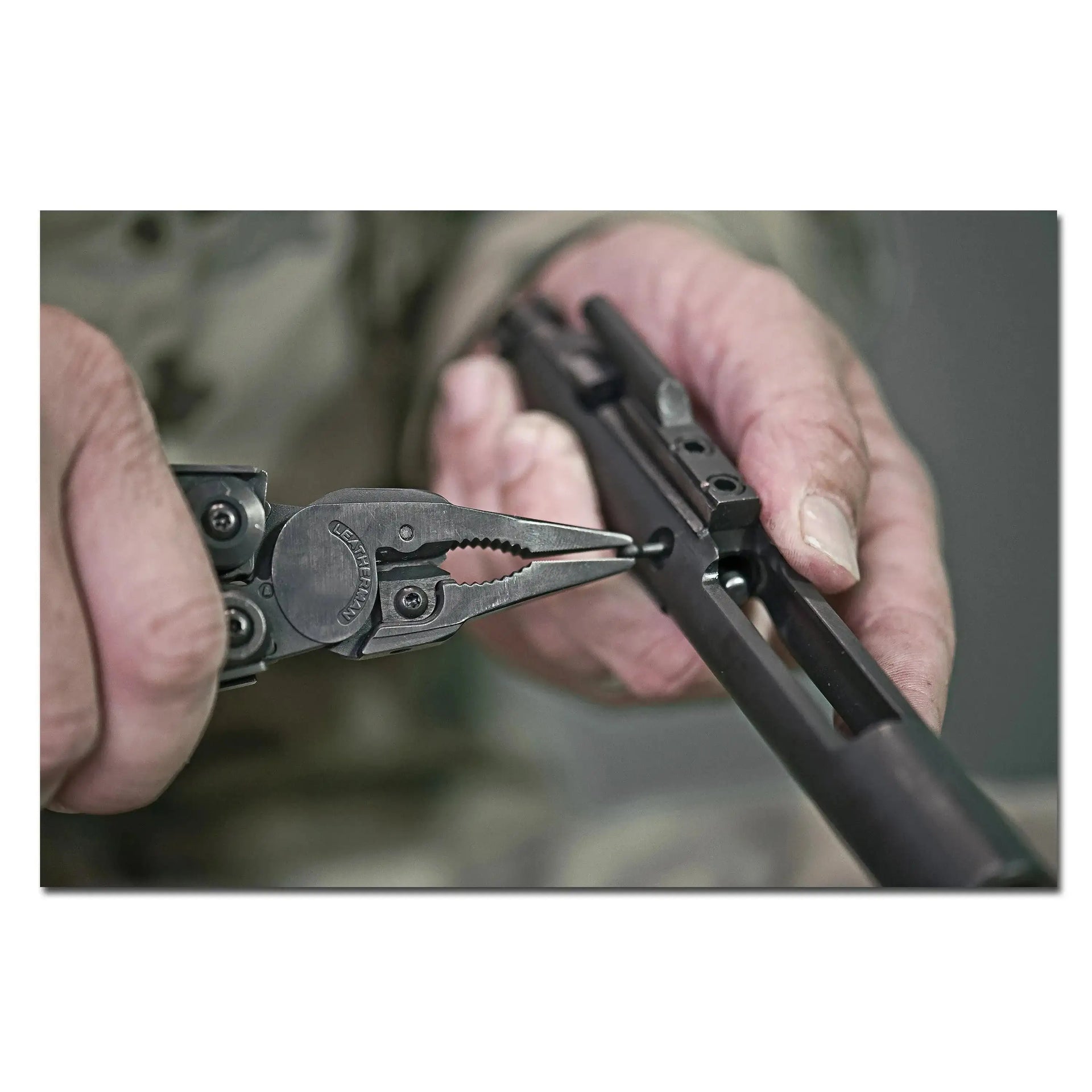 leatherman-multitool-military-utility-tool-mut-schwarz-ansicht-7