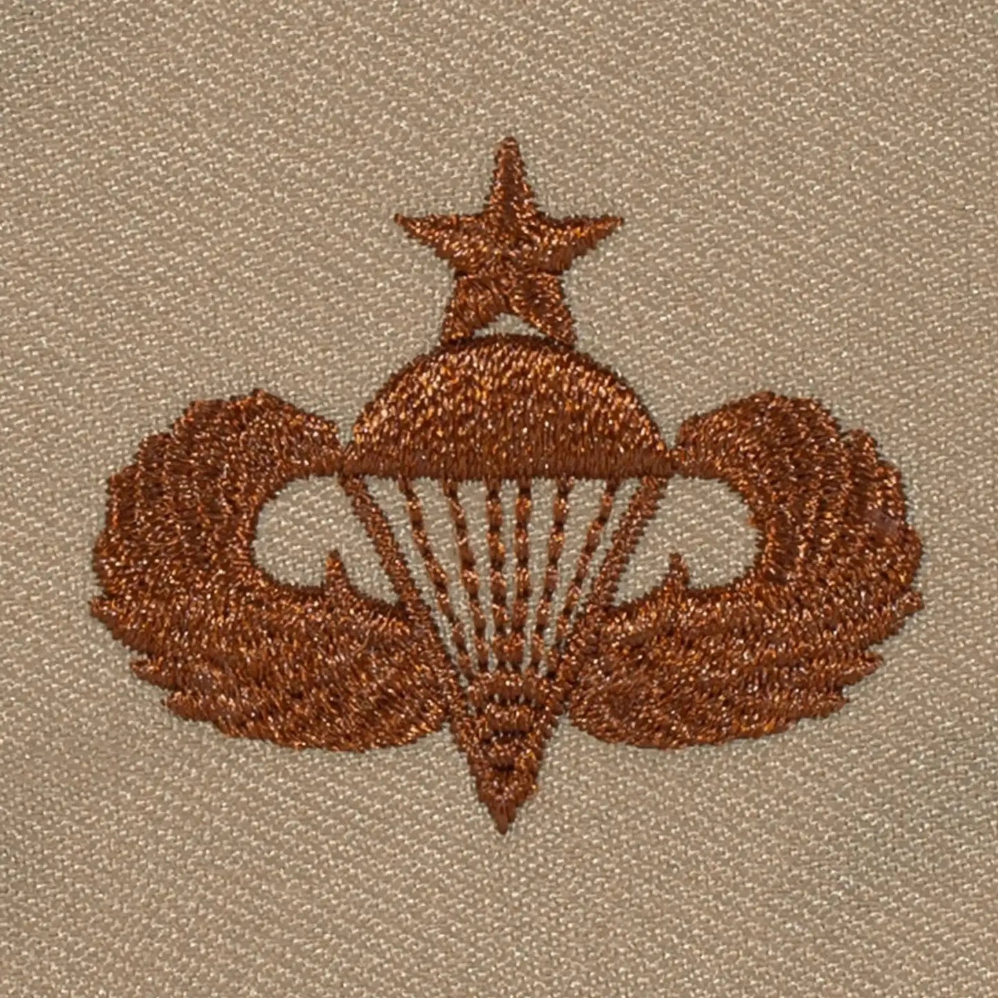 jr-emblem-co-abzeichen-us-senior-parachutist-textil-desert-ansicht-1