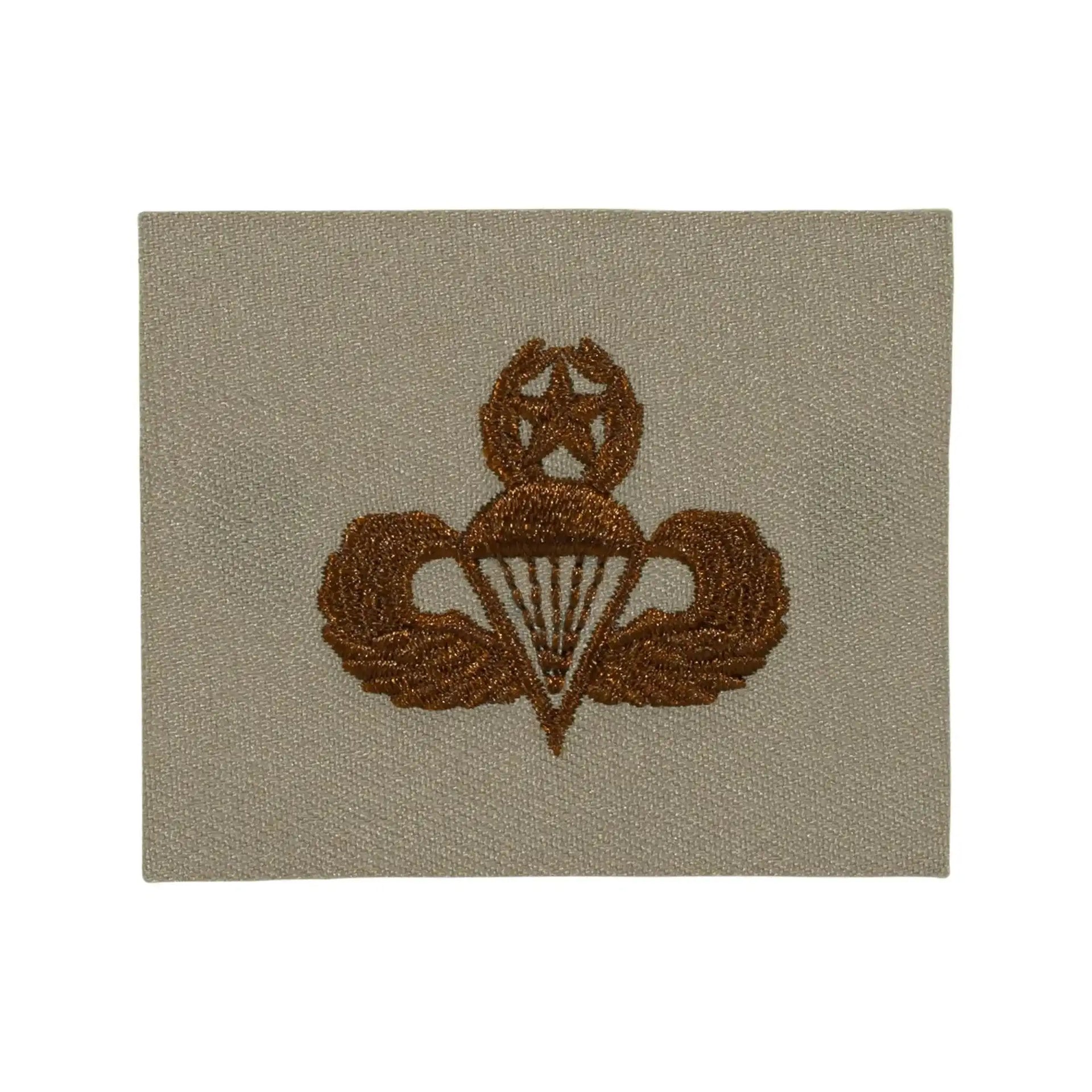 jr-emblem-co-abzeichen-us-master-parachutist-textil-desert-ansicht-1