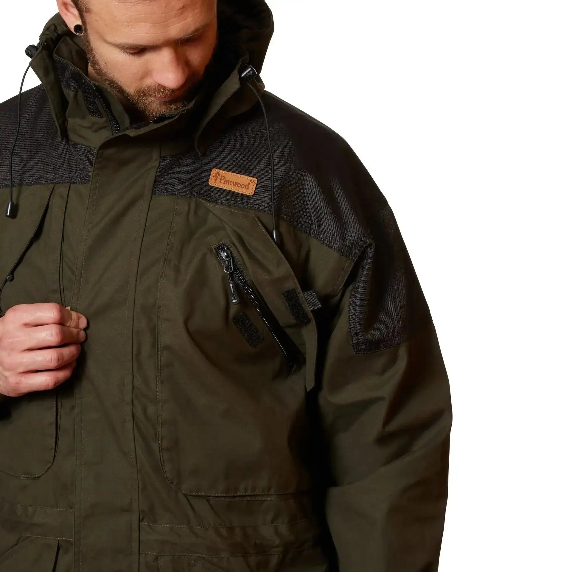 pinewood-jacke-lappland-extreme-mossgreen-schwarz-ansicht-7