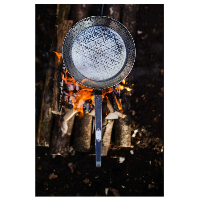 petromax-schmiedeeiserne-pfanne-sp28-schwarz-ansicht-2