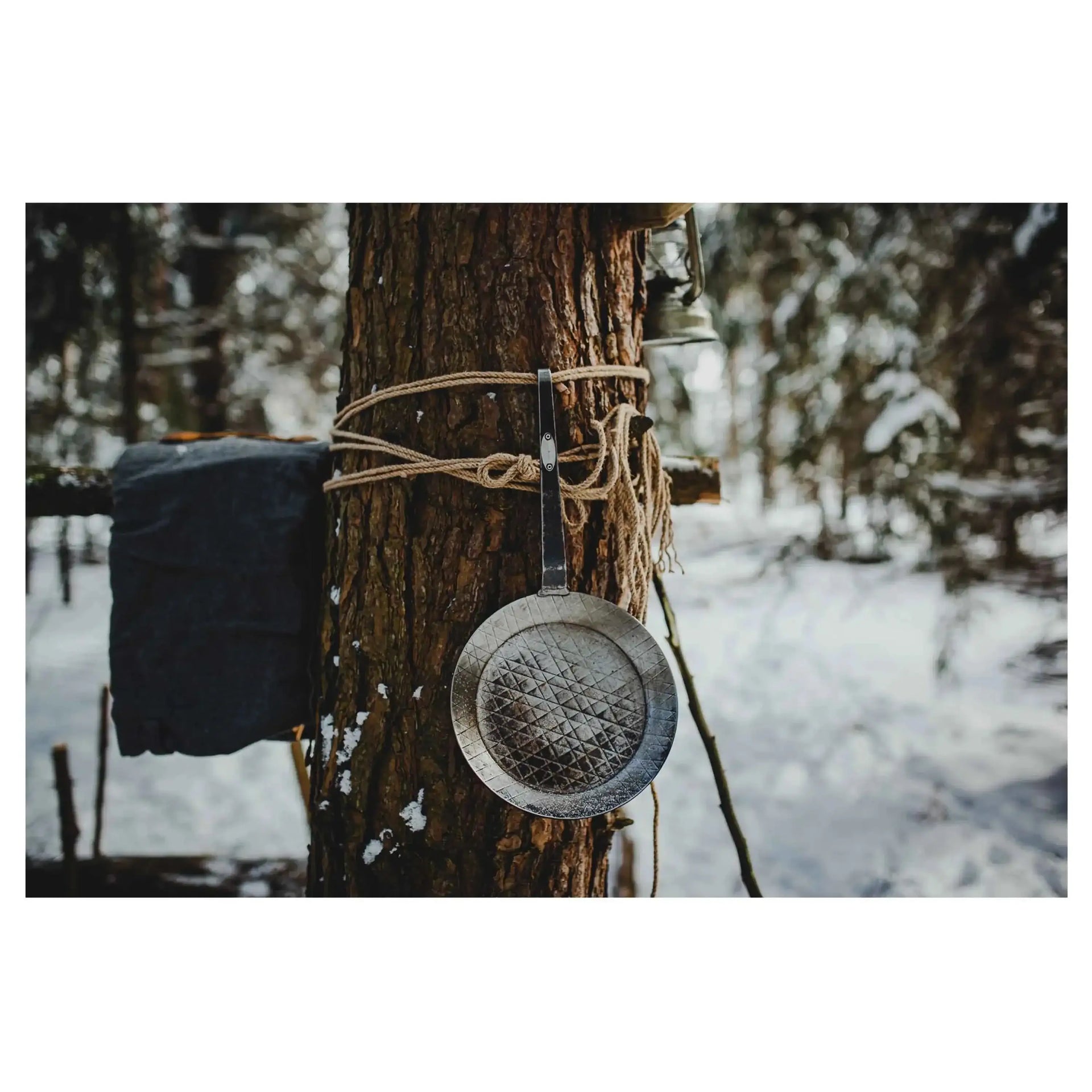 petromax-schmiedeeiserne-pfanne-sp28-schwarz-ansicht-3