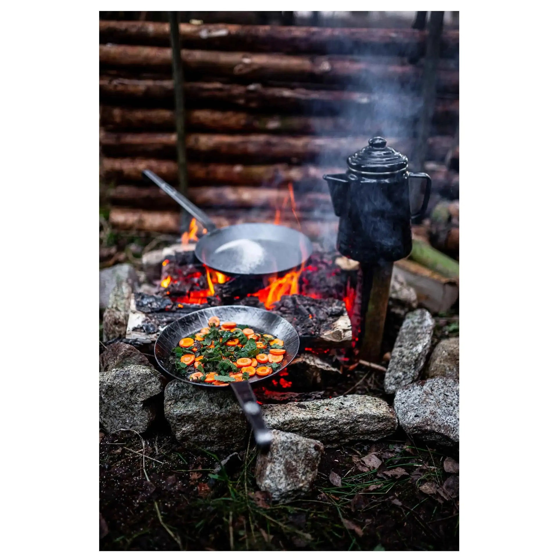 petromax-schmiedeeiserne-pfanne-sp32-schwarz-ansicht-2