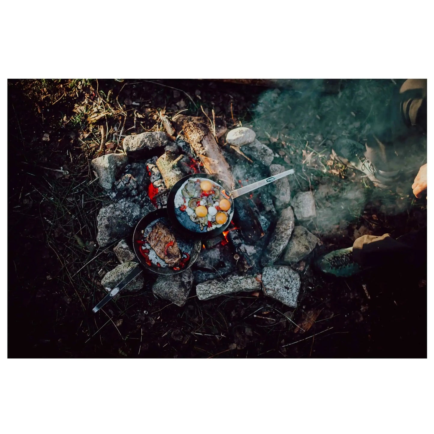 petromax-schmiedeeiserne-pfanne-sp32-schwarz-ansicht-3